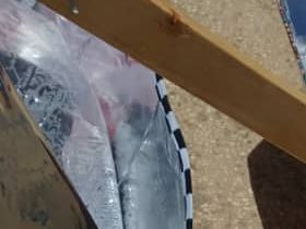 Box solar cooker frying meat